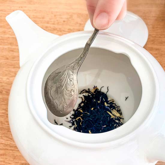 Putting Loose Leaf Tea in teapot