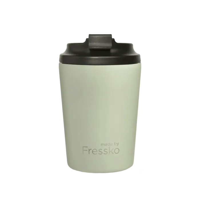 Green Fressko cup with black lid