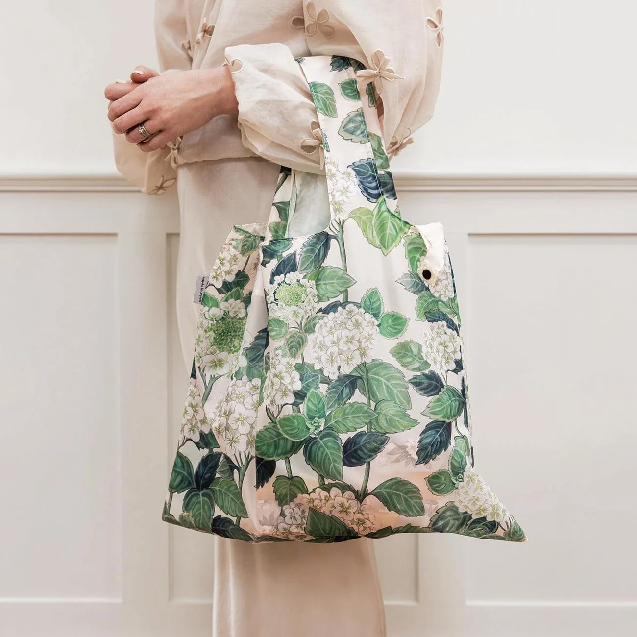 reusable shopping bag on the arm of lady